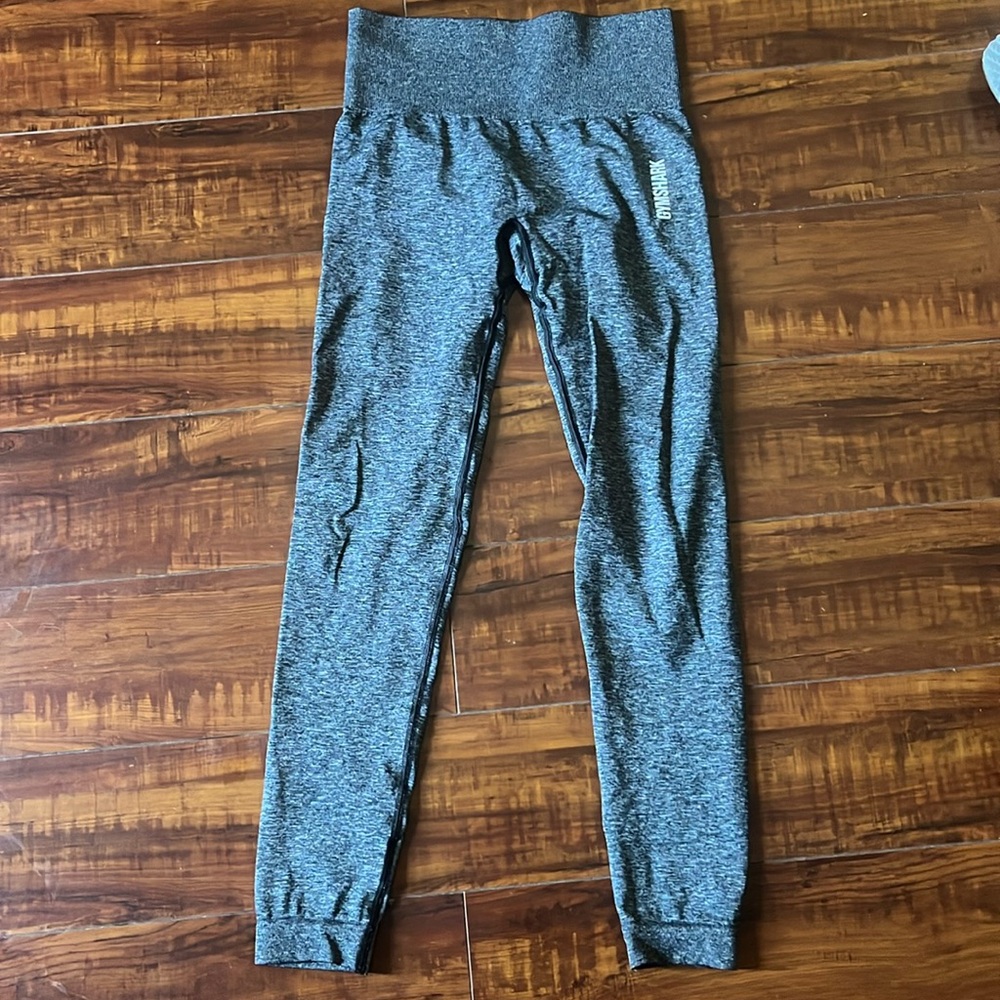 NWOT Gym shark leggings